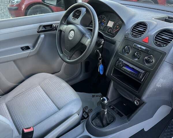 Серый Фольксваген Кадди, объемом двигателя 1.6 л и пробегом 279 тыс. км за 6500 $, фото 18 на Automoto.ua