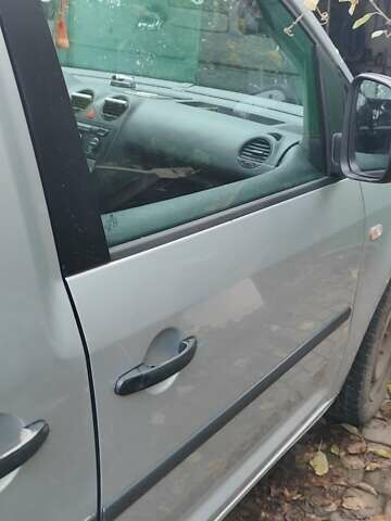 Серый Фольксваген Кадди, объемом двигателя 2 л и пробегом 280 тыс. км за 7300 $, фото 6 на Automoto.ua