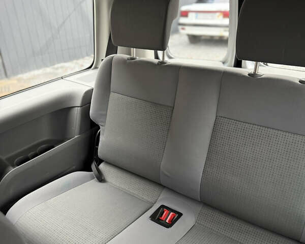 Сірий Фольксваген Кадді, об'ємом двигуна 1.9 л та пробігом 275 тис. км за 10850 $, фото 124 на Automoto.ua