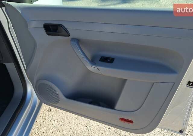 Сірий Фольксваген Кадді, об'ємом двигуна 1.9 л та пробігом 277 тис. км за 8500 $, фото 7 на Automoto.ua