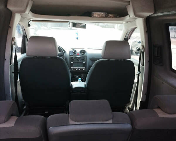 Серый Фольксваген Кадди, объемом двигателя 1.97 л и пробегом 380 тыс. км за 5700 $, фото 6 на Automoto.ua