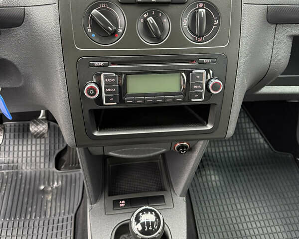 Сірий Фольксваген Кадді, об'ємом двигуна 1.9 л та пробігом 275 тис. км за 10850 $, фото 136 на Automoto.ua