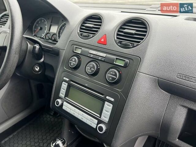 Серый Фольксваген Кадди, объемом двигателя 1.4 л и пробегом 221 тыс. км за 7900 $, фото 12 на Automoto.ua