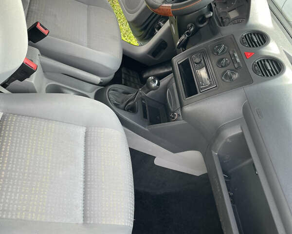 Сірий Фольксваген Кадді, об'ємом двигуна 2 л та пробігом 288 тис. км за 6500 $, фото 16 на Automoto.ua