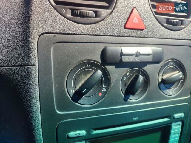 Серый Фольксваген Кадди, объемом двигателя 1.9 л и пробегом 320 тыс. км за 8200 $, фото 1 на Automoto.ua