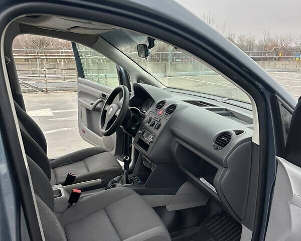 Серый Фольксваген Кадди, объемом двигателя 1.9 л и пробегом 390 тыс. км за 5750 $, фото 14 на Automoto.ua