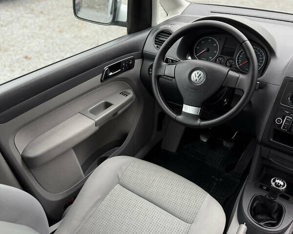 Сірий Фольксваген Кадді, об'ємом двигуна 1.9 л та пробігом 275 тис. км за 10850 $, фото 114 на Automoto.ua