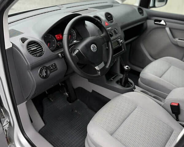 Сірий Фольксваген Кадді, об'ємом двигуна 1.9 л та пробігом 275 тис. км за 10850 $, фото 126 на Automoto.ua