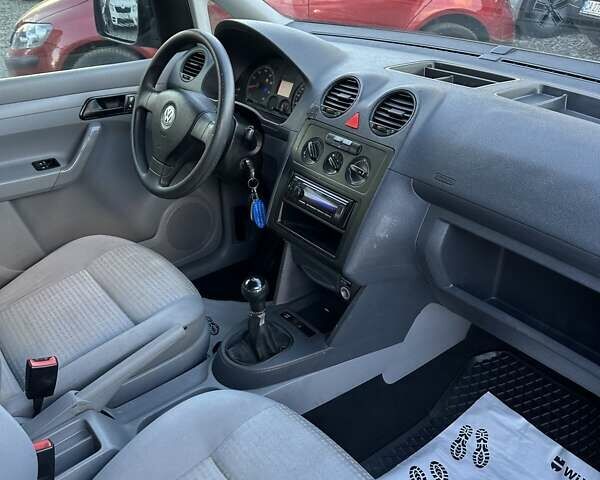 Серый Фольксваген Кадди, объемом двигателя 1.6 л и пробегом 279 тыс. км за 6500 $, фото 17 на Automoto.ua