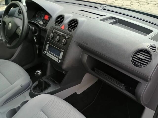 Серый Фольксваген Кадди, объемом двигателя 1.9 л и пробегом 254 тыс. км за 4100 $, фото 16 на Automoto.ua