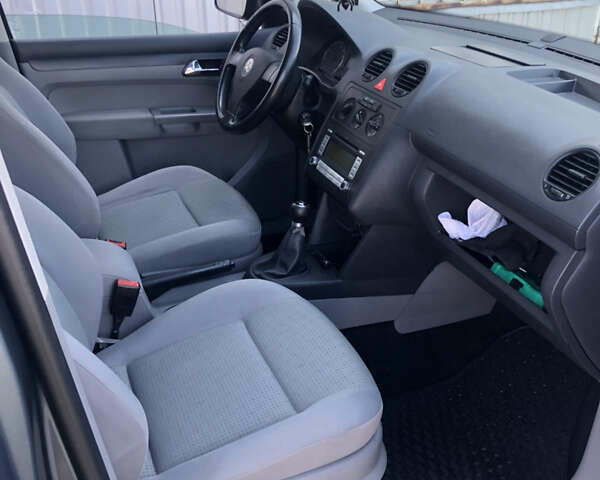 Сірий Фольксваген Кадді, об'ємом двигуна 1.6 л та пробігом 205 тис. км за 9000 $, фото 11 на Automoto.ua