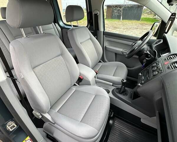 Серый Фольксваген Кадди, объемом двигателя 1.6 л и пробегом 194 тыс. км за 9000 $, фото 17 на Automoto.ua