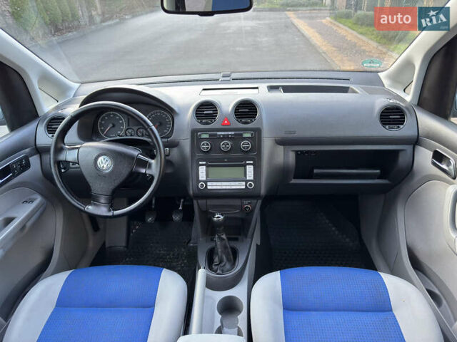 Серый Фольксваген Кадди, объемом двигателя 1.6 л и пробегом 208 тыс. км за 9599 $, фото 25 на Automoto.ua