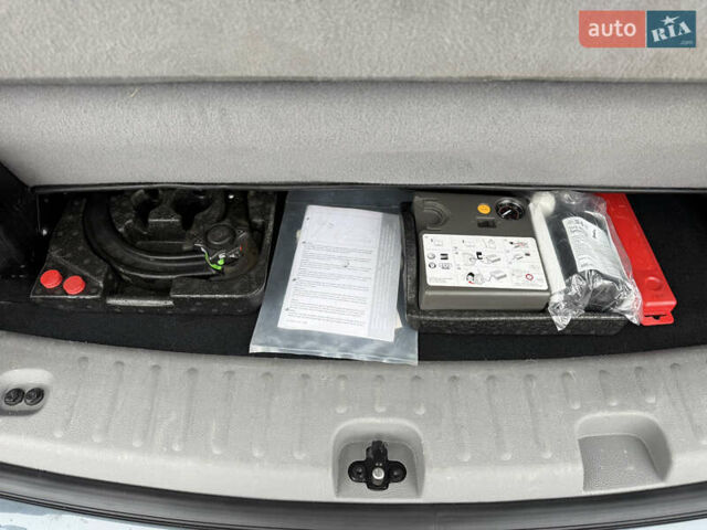 Сірий Фольксваген Кадді, об'ємом двигуна 1.6 л та пробігом 189 тис. км за 9999 $, фото 22 на Automoto.ua