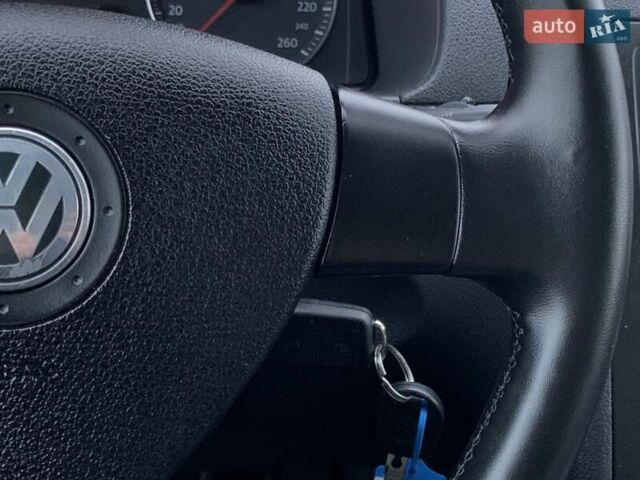 Серый Фольксваген Кадди, объемом двигателя 1.6 л и пробегом 223 тыс. км за 8255 $, фото 40 на Automoto.ua