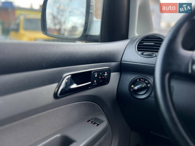 Серый Фольксваген Кадди, объемом двигателя 1.6 л и пробегом 220 тыс. км за 7999 $, фото 9 на Automoto.ua