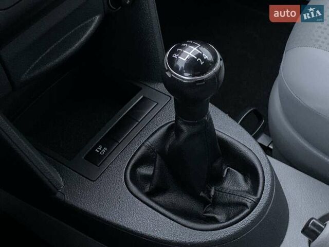 Серый Фольксваген Кадди, объемом двигателя 1.6 л и пробегом 223 тыс. км за 8255 $, фото 44 на Automoto.ua