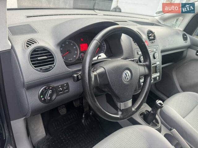 Серый Фольксваген Кадди, объемом двигателя 1.6 л и пробегом 225 тыс. км за 9200 $, фото 14 на Automoto.ua