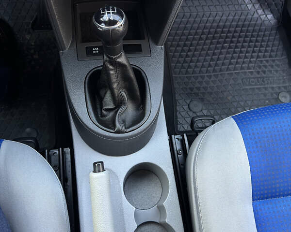 Серый Фольксваген Кадди, объемом двигателя 1.6 л и пробегом 208 тыс. км за 9599 $, фото 36 на Automoto.ua