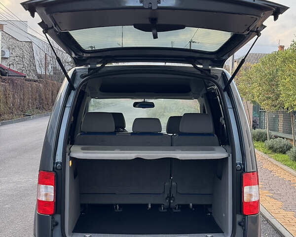 Серый Фольксваген Кадди, объемом двигателя 1.6 л и пробегом 208 тыс. км за 9599 $, фото 16 на Automoto.ua