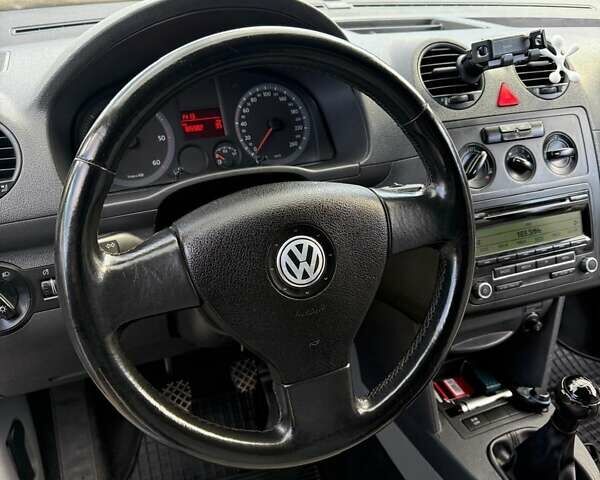 Серый Фольксваген Кадди, объемом двигателя 1.9 л и пробегом 185 тыс. км за 9300 $, фото 6 на Automoto.ua