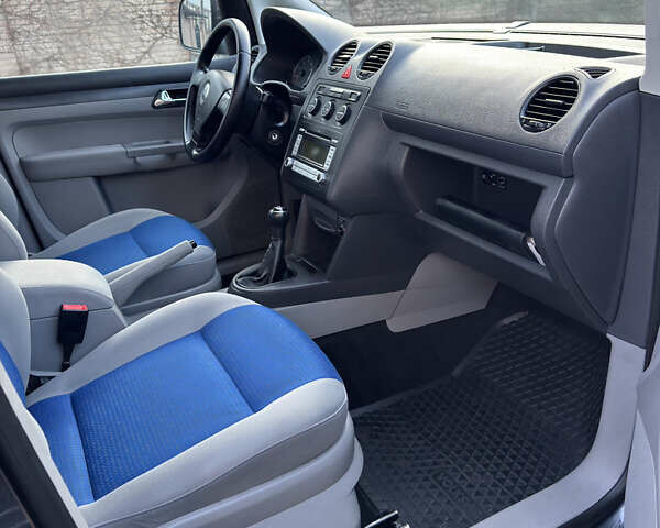 Серый Фольксваген Кадди, объемом двигателя 1.6 л и пробегом 208 тыс. км за 9599 $, фото 26 на Automoto.ua