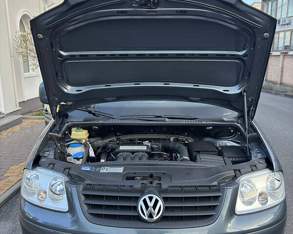 Серый Фольксваген Кадди, объемом двигателя 1.6 л и пробегом 208 тыс. км за 9599 $, фото 40 на Automoto.ua