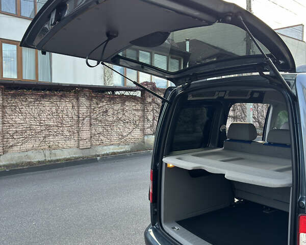 Серый Фольксваген Кадди, объемом двигателя 1.6 л и пробегом 208 тыс. км за 9599 $, фото 42 на Automoto.ua