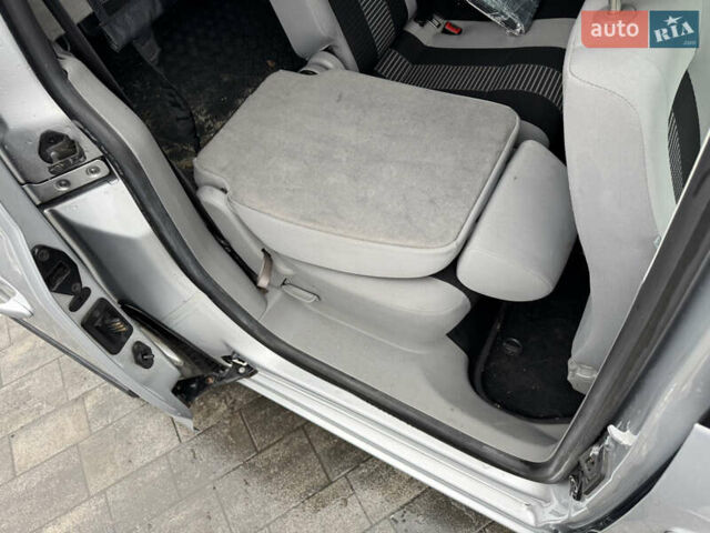 Сірий Фольксваген Кадді, об'ємом двигуна 0 л та пробігом 242 тис. км за 8400 $, фото 80 на Automoto.ua