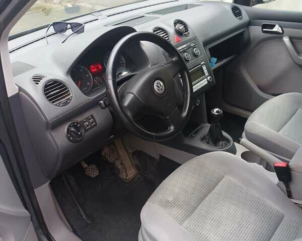 Серый Фольксваген Кадди, объемом двигателя 1.9 л и пробегом 310 тыс. км за 7800 $, фото 2 на Automoto.ua