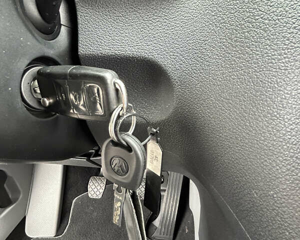 Серый Фольксваген Кадди, объемом двигателя 1.4 л и пробегом 193 тыс. км за 6950 $, фото 55 на Automoto.ua