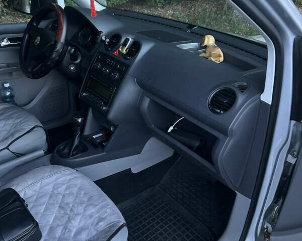 Серый Фольксваген Кадди, объемом двигателя 1.4 л и пробегом 160 тыс. км за 7800 $, фото 7 на Automoto.ua