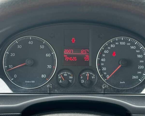 Серый Фольксваген Кадди, объемом двигателя 1.6 л и пробегом 194 тыс. км за 9000 $, фото 22 на Automoto.ua