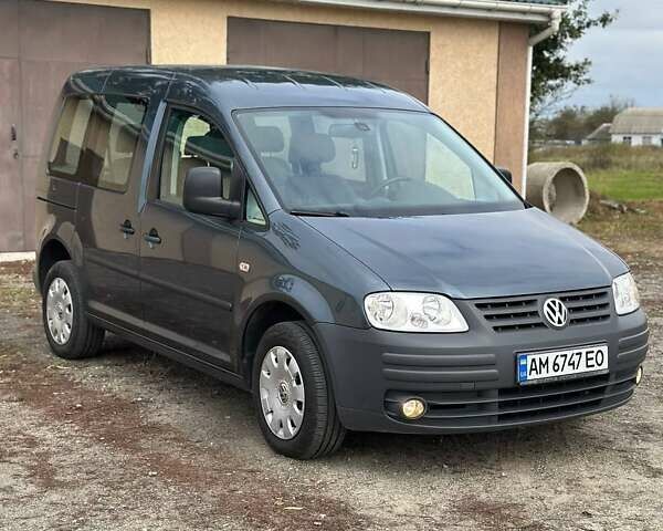 Серый Фольксваген Кадди, объемом двигателя 1.6 л и пробегом 194 тыс. км за 9000 $, фото 2 на Automoto.ua