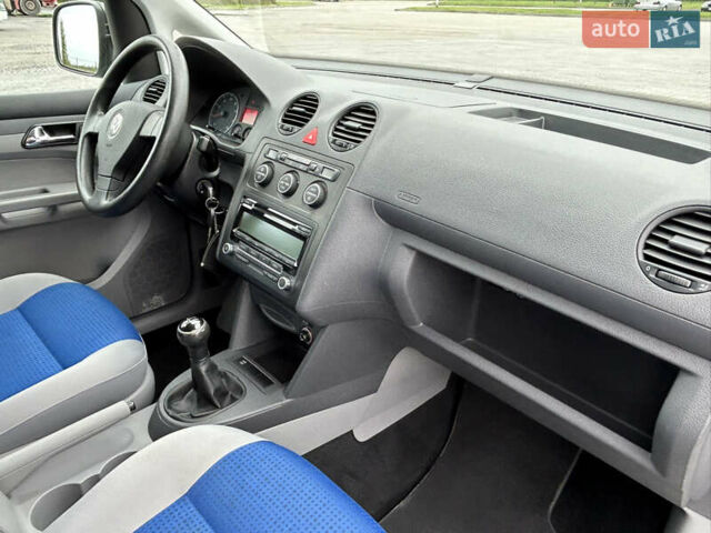 Сірий Фольксваген Кадді, об'ємом двигуна 1.4 л та пробігом 193 тис. км за 6550 $, фото 61 на Automoto.ua