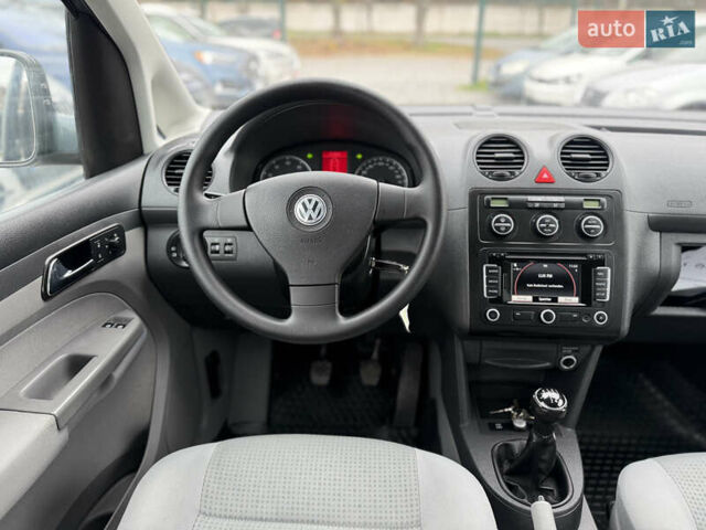 Сірий Фольксваген Кадді, об'ємом двигуна 1.6 л та пробігом 189 тис. км за 9999 $, фото 12 на Automoto.ua