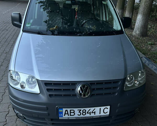Серый Фольксваген Кадди, объемом двигателя 1.4 л и пробегом 160 тыс. км за 7800 $, фото 3 на Automoto.ua