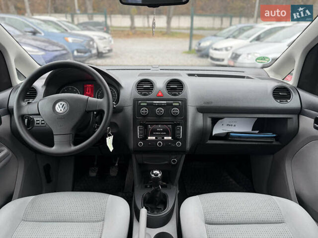 Сірий Фольксваген Кадді, об'ємом двигуна 1.6 л та пробігом 189 тис. км за 9999 $, фото 13 на Automoto.ua