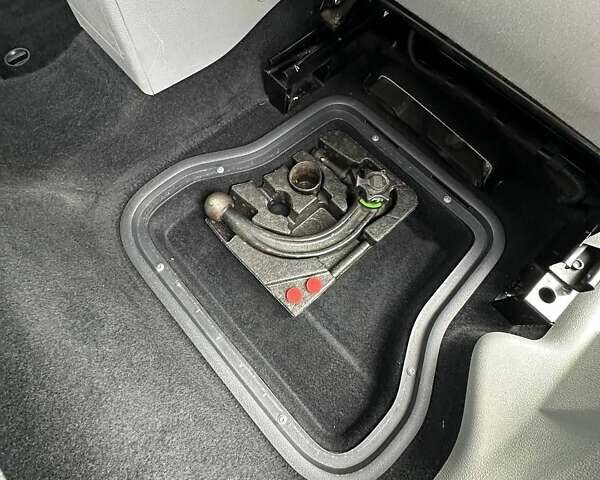 Серый Фольксваген Кадди, объемом двигателя 1.6 л и пробегом 194 тыс. км за 9000 $, фото 19 на Automoto.ua