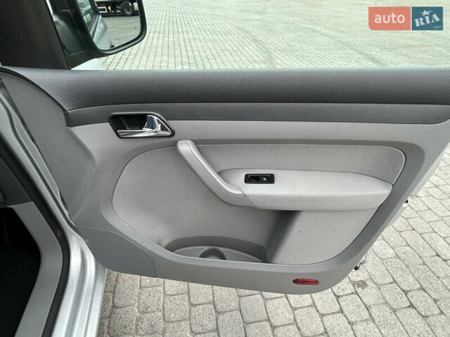 Сірий Фольксваген Кадді, об'ємом двигуна 1.4 л та пробігом 193 тис. км за 6550 $, фото 65 на Automoto.ua