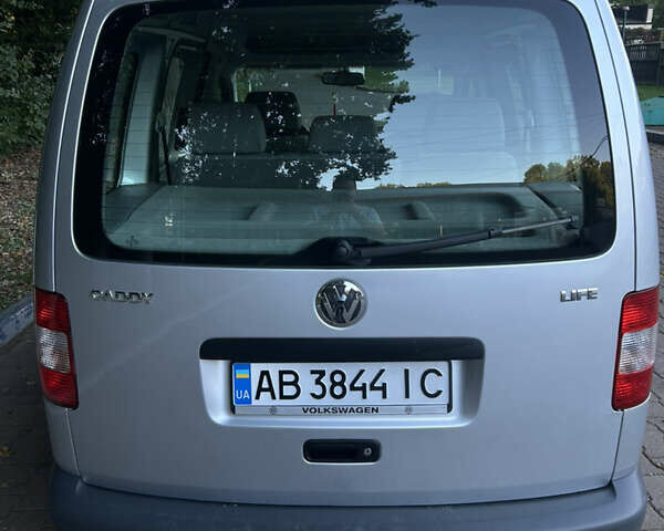 Серый Фольксваген Кадди, объемом двигателя 1.4 л и пробегом 160 тыс. км за 7800 $, фото 2 на Automoto.ua