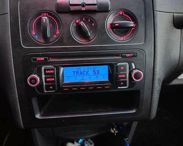 Фольксваген Кадди 2009 в Житомире на Automoto.ua Серый Фольксваген Кадди, объемом двигателя 1.9 л и пробегом 430 тыс. км за 8200 $, фото 2 на Automoto.ua