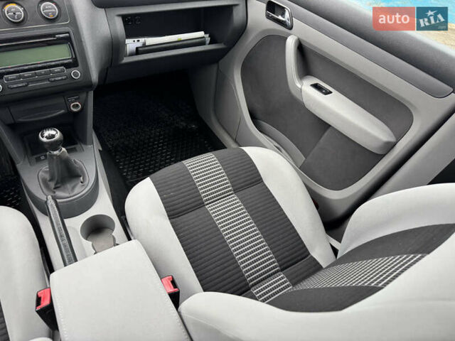 Сірий Фольксваген Кадді, об'ємом двигуна 0 л та пробігом 242 тис. км за 8400 $, фото 71 на Automoto.ua