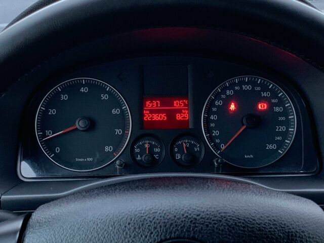 Сірий Фольксваген Кадді, об'ємом двигуна 1.6 л та пробігом 223 тис. км за 8255 $, фото 17 на Automoto.ua