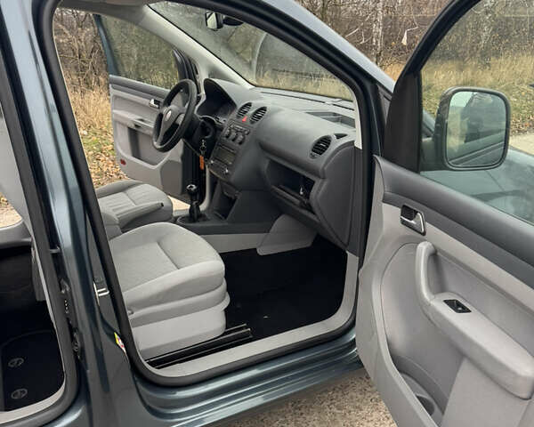 Серый Фольксваген Кадди, объемом двигателя 1.39 л и пробегом 209 тыс. км за 7200 $, фото 16 на Automoto.ua