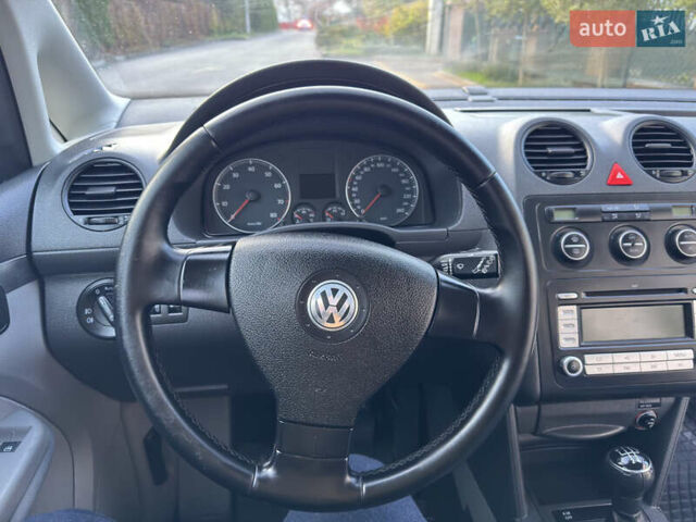 Серый Фольксваген Кадди, объемом двигателя 1.6 л и пробегом 208 тыс. км за 9599 $, фото 38 на Automoto.ua