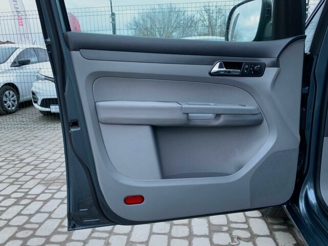 Сірий Фольксваген Кадді, об'ємом двигуна 1.6 л та пробігом 223 тис. км за 8255 $, фото 7 на Automoto.ua