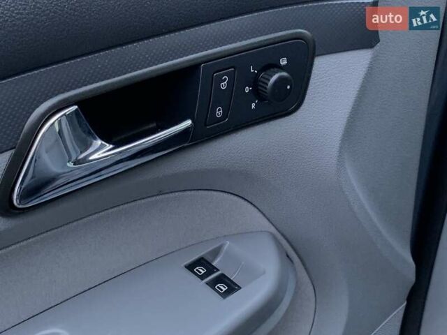 Серый Фольксваген Кадди, объемом двигателя 1.6 л и пробегом 223 тыс. км за 8255 $, фото 36 на Automoto.ua