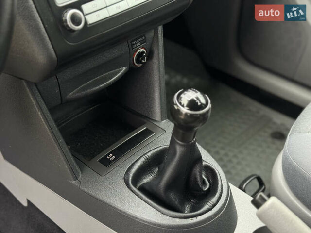 Серый Фольксваген Кадди, объемом двигателя 1.6 л и пробегом 215 тыс. км за 8900 $, фото 12 на Automoto.ua