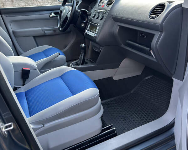 Серый Фольксваген Кадди, объемом двигателя 1.6 л и пробегом 208 тыс. км за 9599 $, фото 29 на Automoto.ua